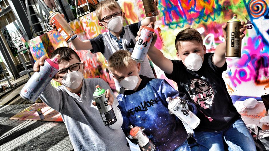 artwaves youngters take part in street art
