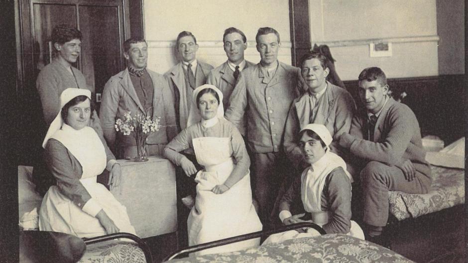 Nurses And Patients C 1914 18