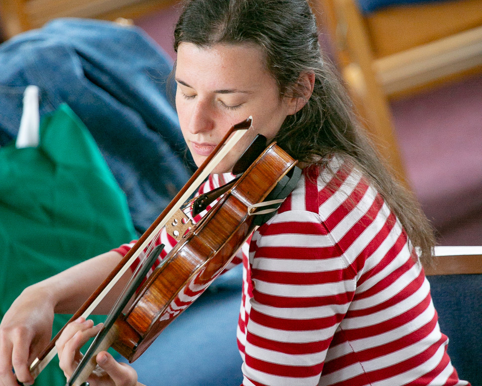 polish violinist maria wloszczowska in rehearsal in beverley jpeg