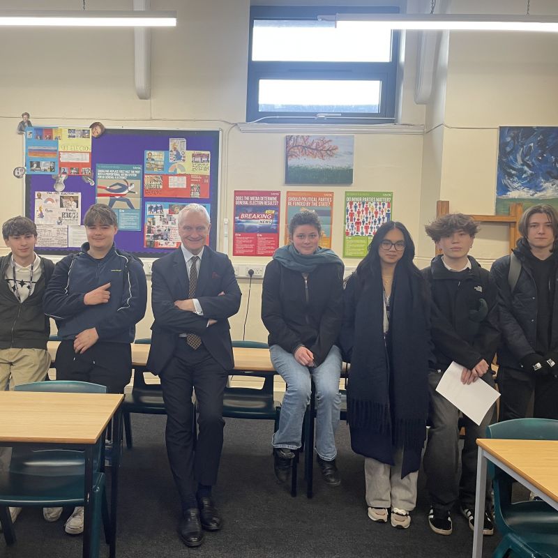 Beverley-Grammar-Graham-Stuart-MP-and-Beverley-6th-Form-A-Level-Politics-Students-2.jpg