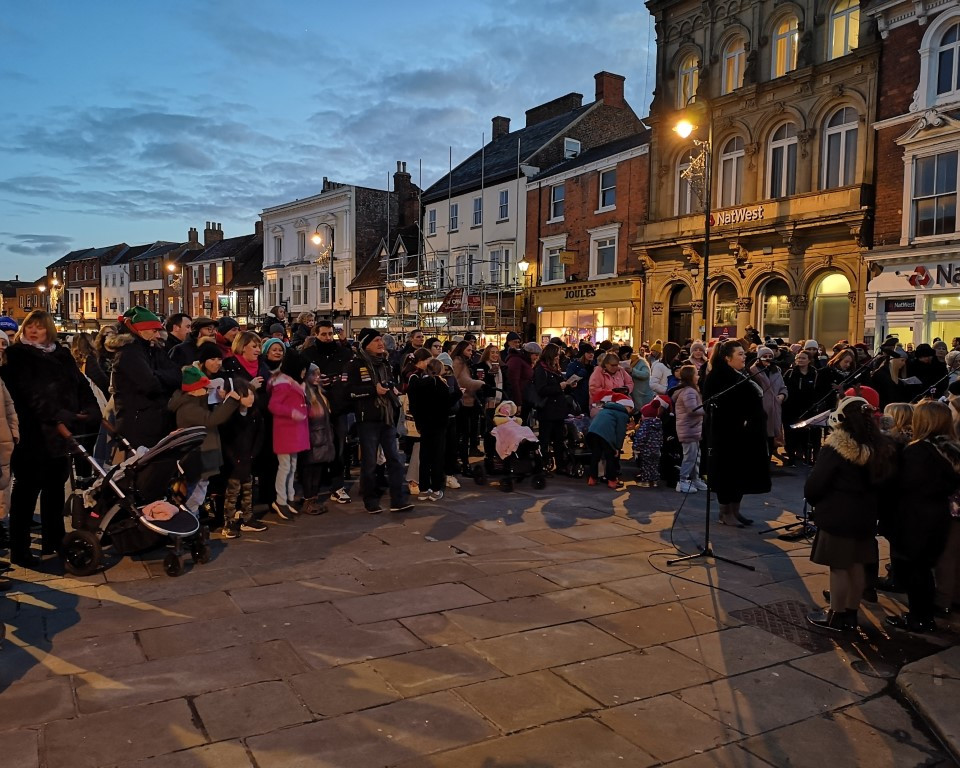 beverley christmas lights switch on mob 2 medium