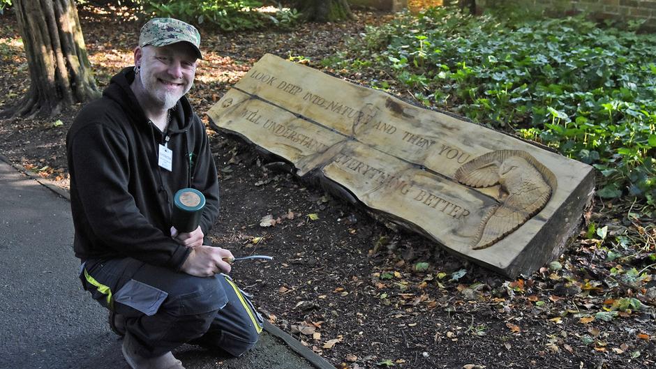 alan stichle wood carver at sewerby hall 2019 3 jpg