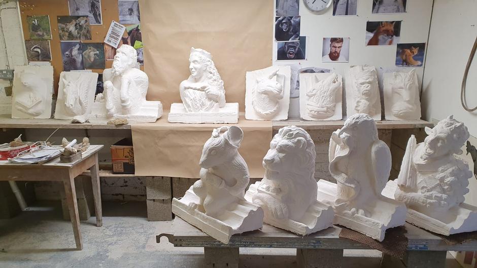 06 a dozen of plaster maquettes in the workshop