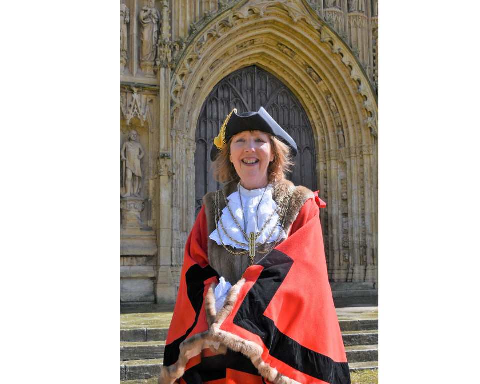 Mayor Linda At Minster Jpg